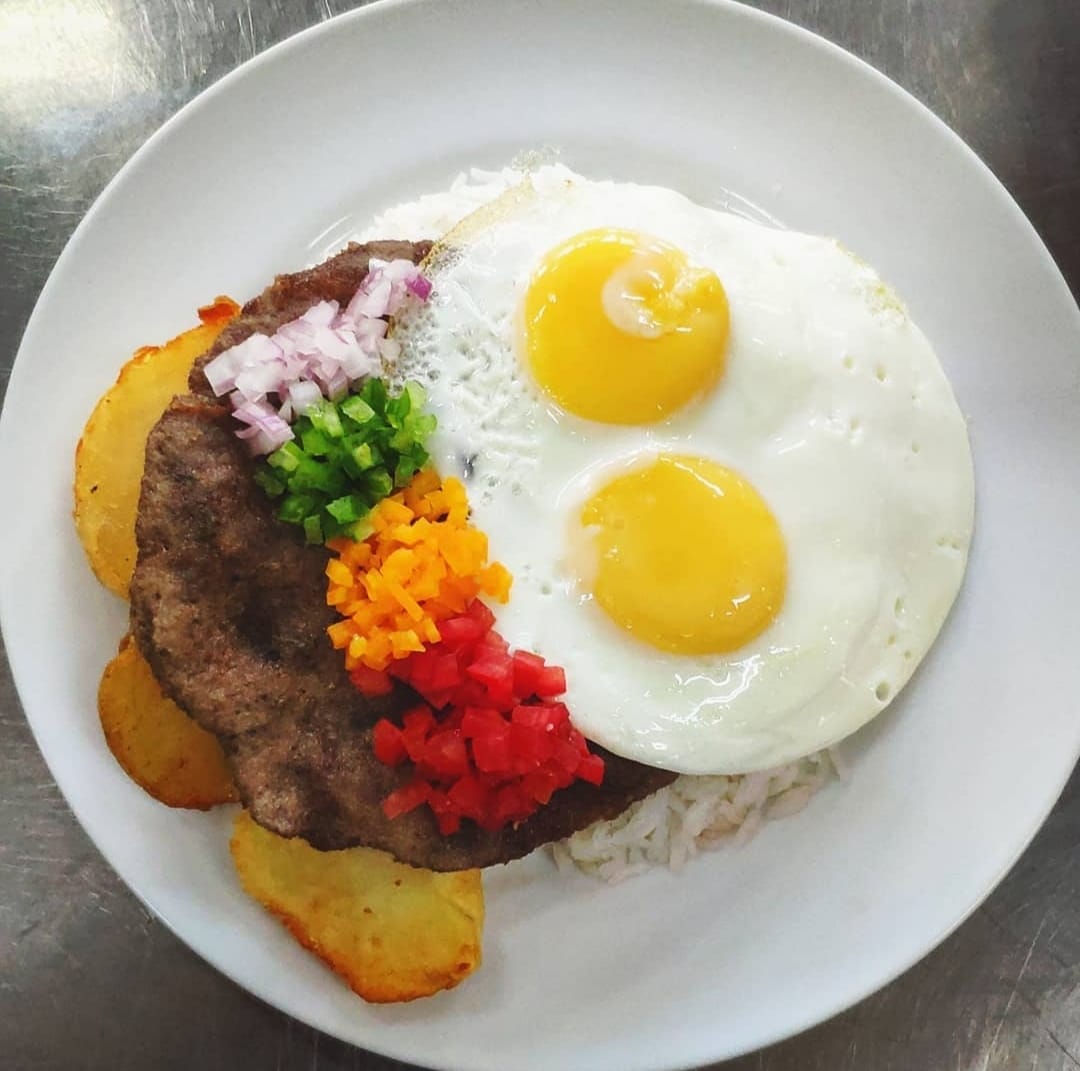 Silpancho estilo paceño